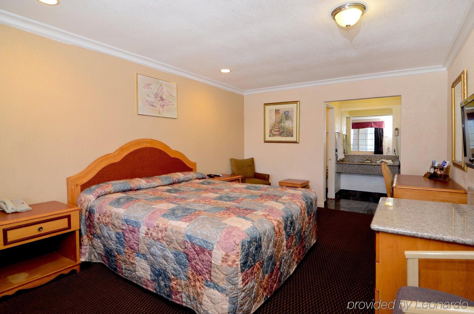 Americas Best Value Inn Corona Chambre photo