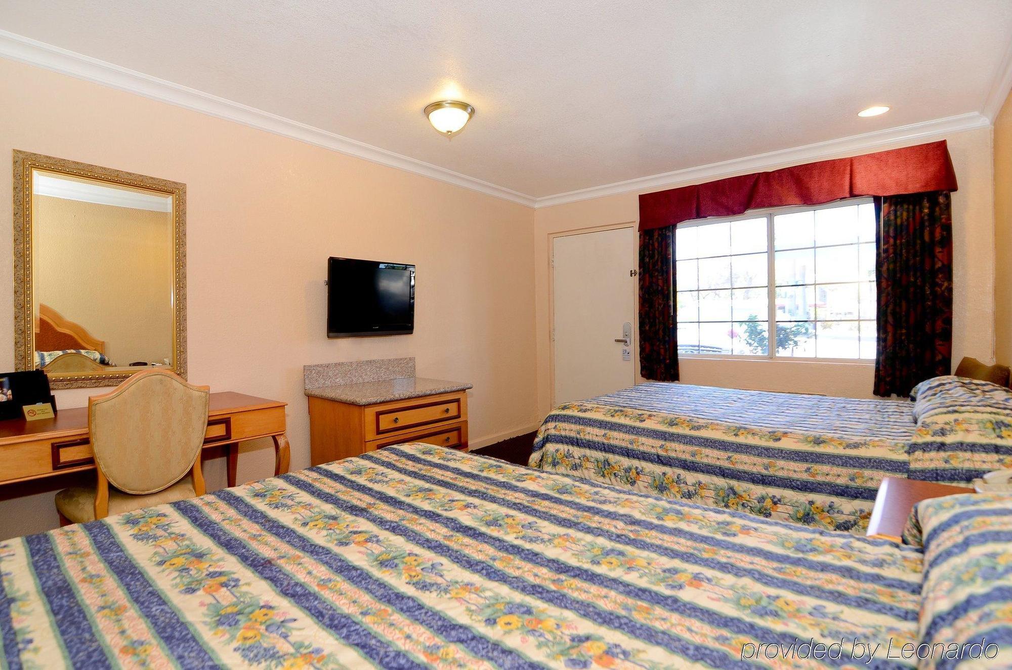 Americas Best Value Inn Corona Chambre photo