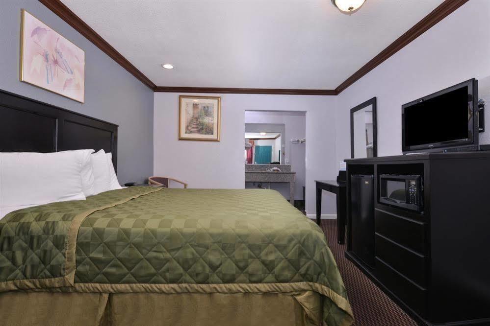 Americas Best Value Inn Corona Extérieur photo